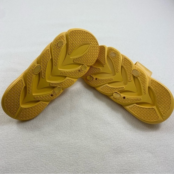 PONY Women’s Slides Pool Beach Sandals Flip Flops Yellow Size 7 - Picture 6 of 7